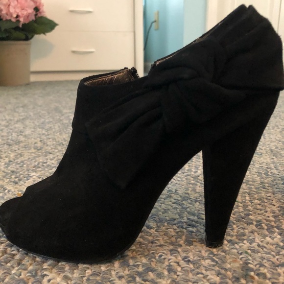 Steve Madden booties - Picture 1 of 4